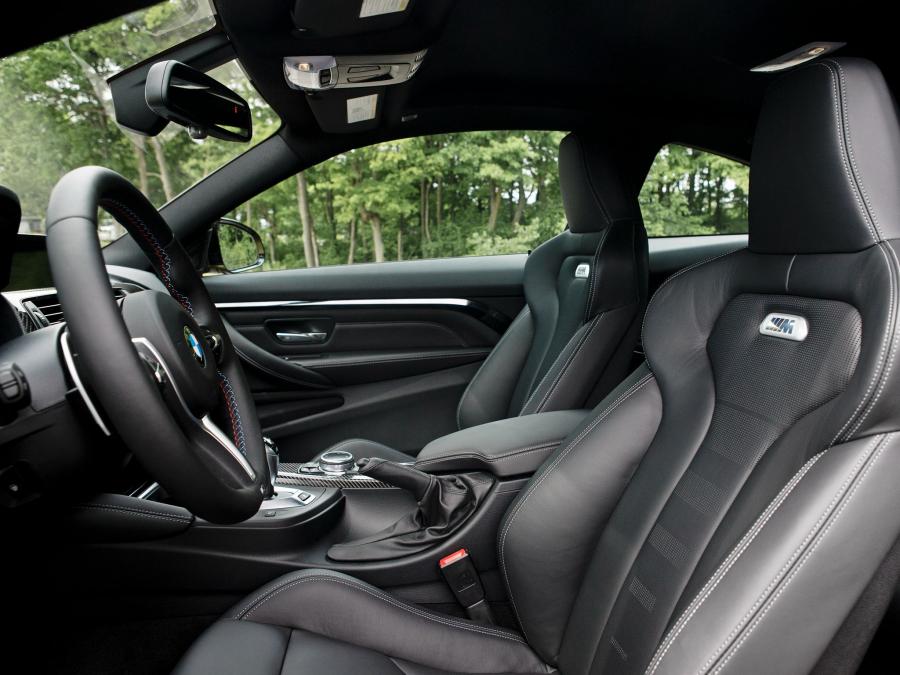  BMW M4 Coupe 2015 года  (US) (фото 7 из 16)